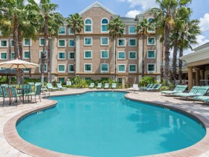 Hawthorn Suites Lake Buena Vista pool area