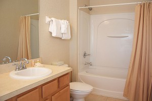 Coral Cay Resort - Bathroom